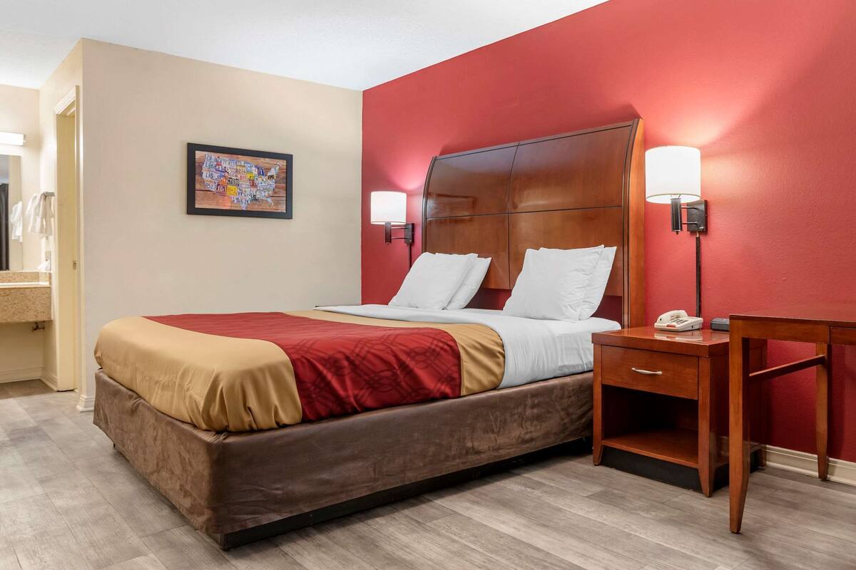WiFi (free), bed sheets
