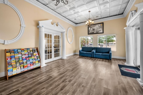 Super 8 by Wyndham Metairie