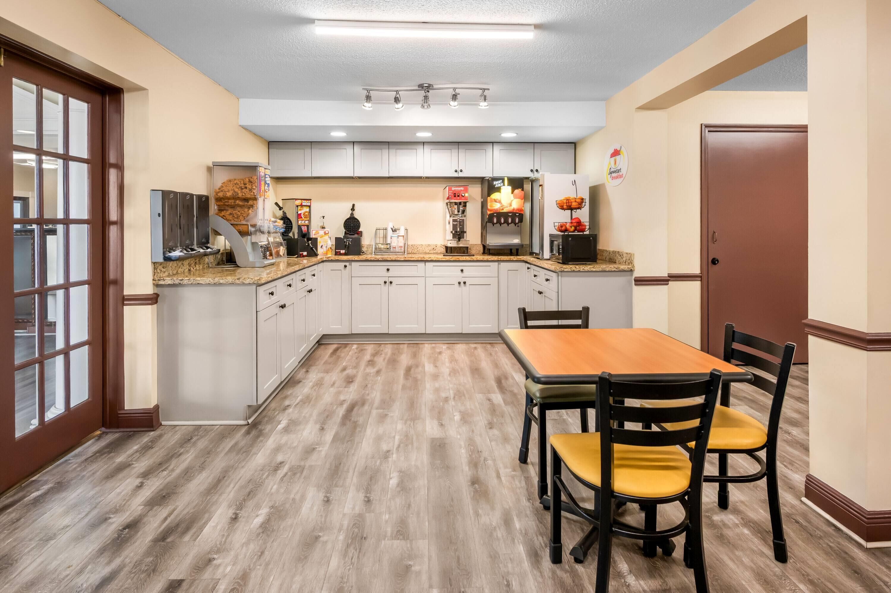 Free daily continental breakfast 