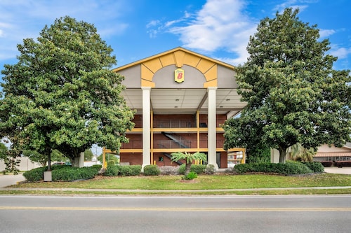 Super 8 by Wyndham Metairie