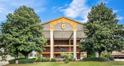 Super 8 by Wyndham Metairie