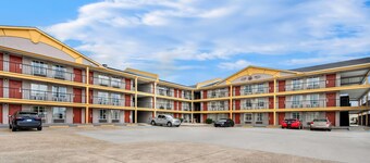 Super 8 by Wyndham Metairie