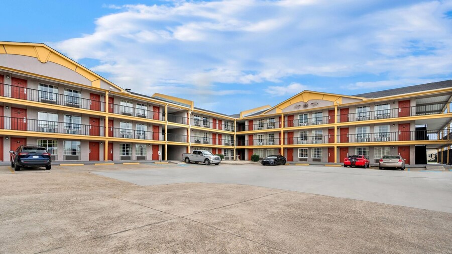 Super 8 by Wyndham Metairie