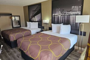 In-room safe, desk, laptop workspace, iron/ironing board - Super 8 by Wyndham Metairie (Metairie)