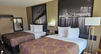 Super 8 by Wyndham Metairie