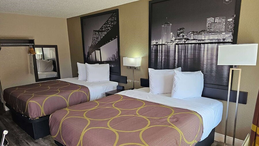 Super 8 by Wyndham Metairie