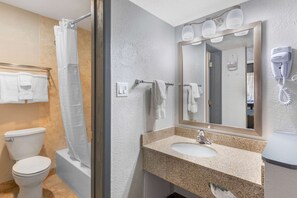 Standard Room, 1 Queen Bed, Non Smoking | Bathroom | Hydromassage showerhead, free toiletries, hair dryer, towels