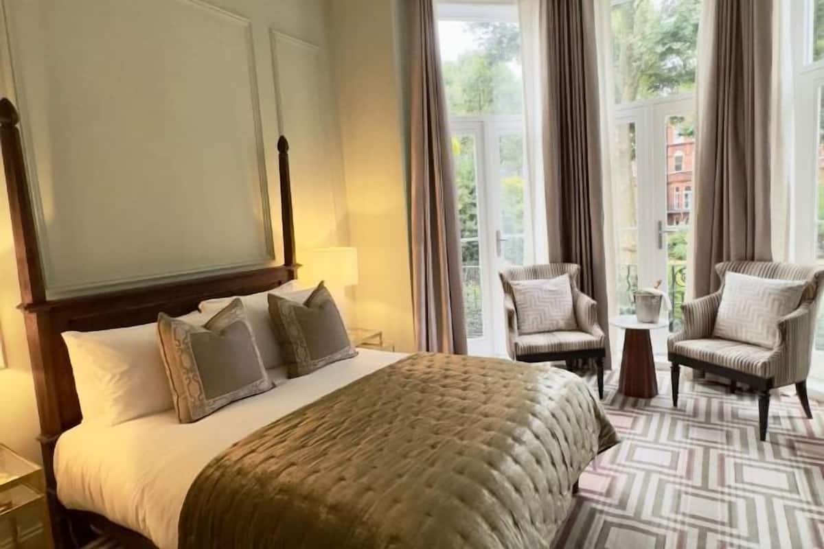 1 bedroom, minibar, in-room safe, individually furnished