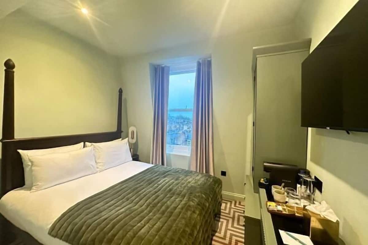 1 bedroom, minibar, in-room safe, individually furnished