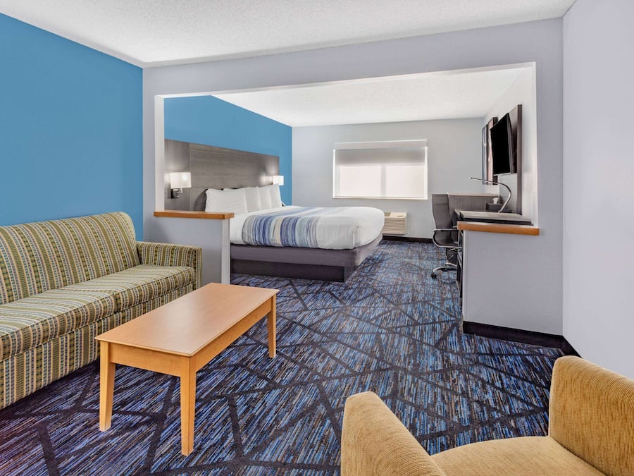 Suite, 1 King Bed, Non Smoking | Premium bedding, pillowtop beds, desk, laptop workspace