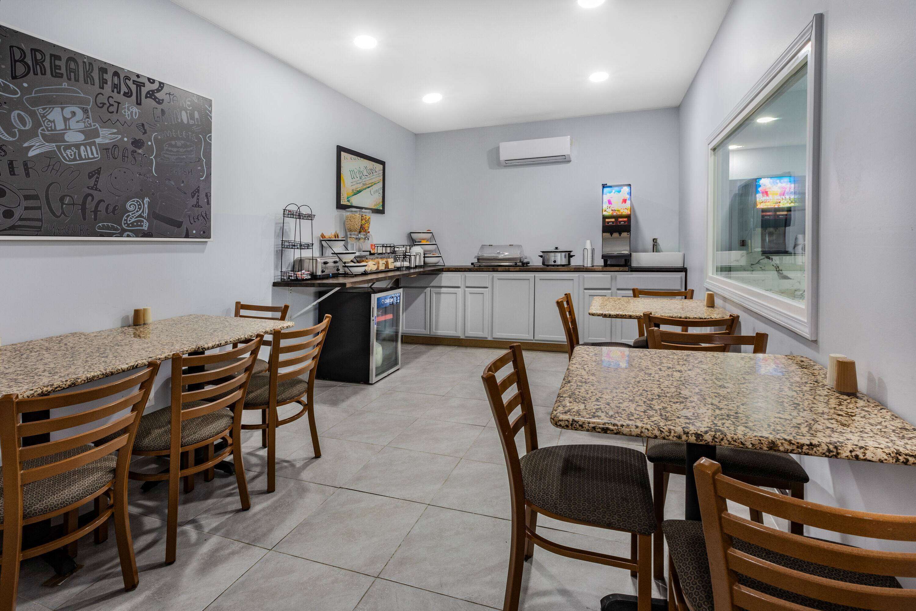 Free daily continental breakfast 