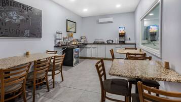 Sudah termasuk sarapan ala kontinental setiap hari