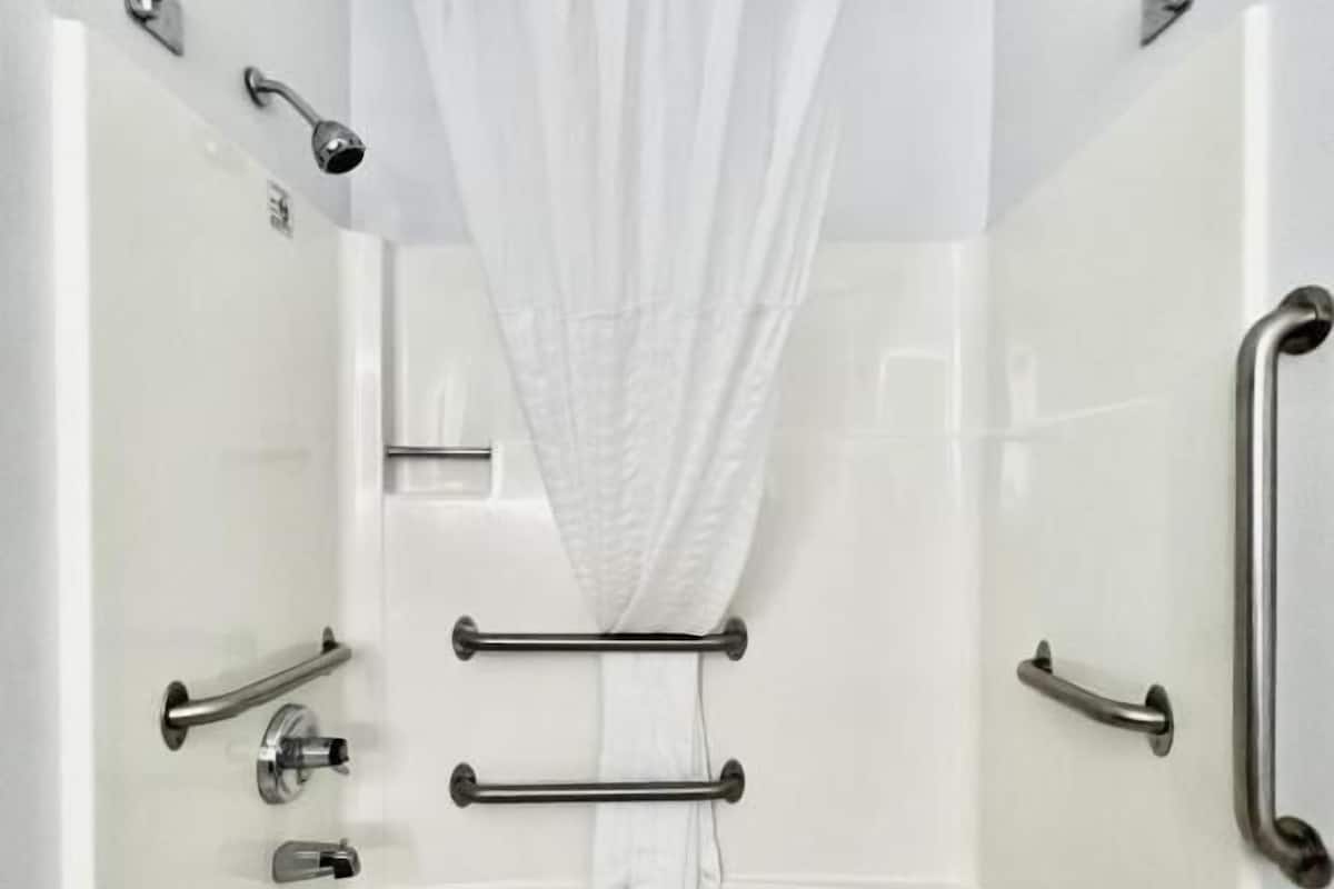 Banheiro | Chuveiro/banheira combinados, produtos de toalete grátis