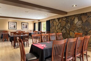 Breakfast and dinner served - Days Inn by Wyndham Victoria Uptown (Victoria)