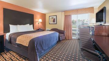 Sengetøy av topp kvalitet, skrivebord og strykejern/-brett