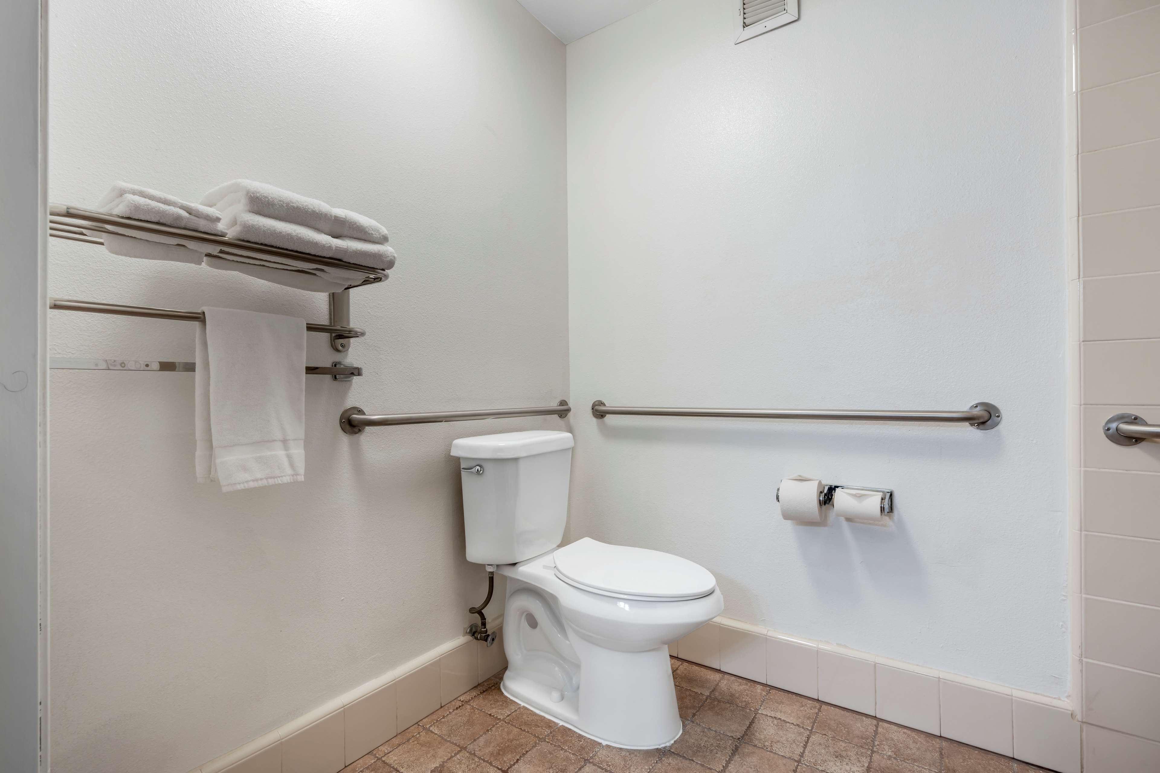 Photo - Best Western Colonial Inn