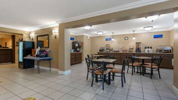 Esmorzar diari d'estil bufet gratuït