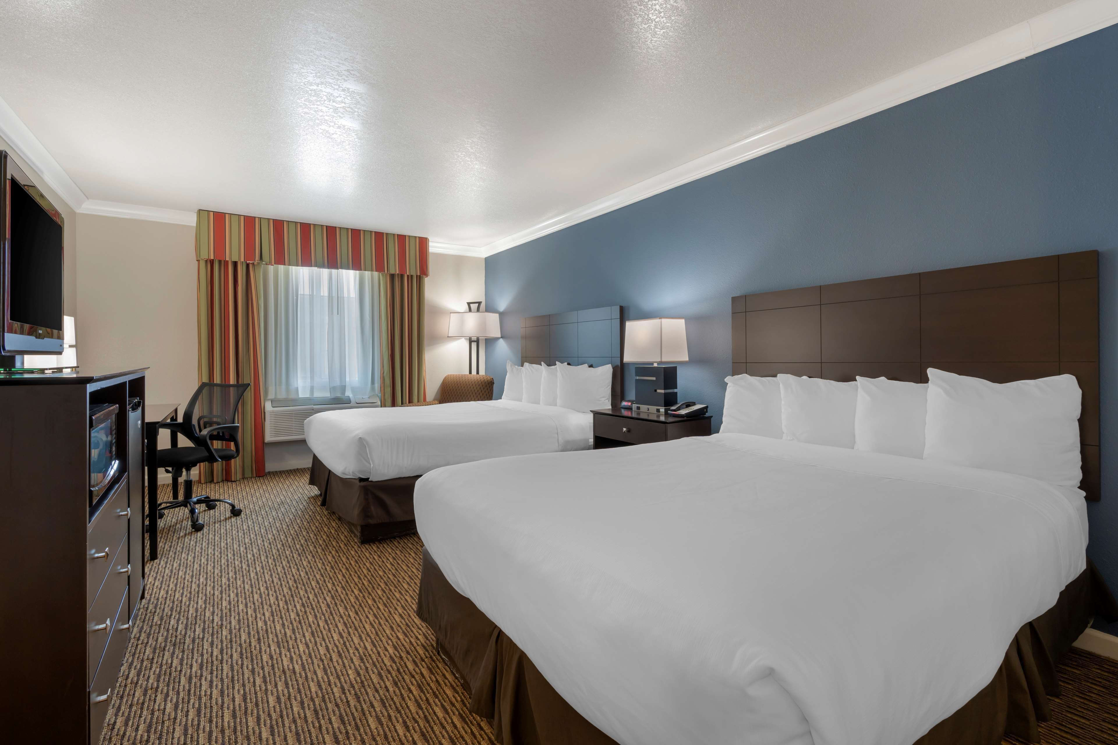 Photo - Best Western Colonial Inn