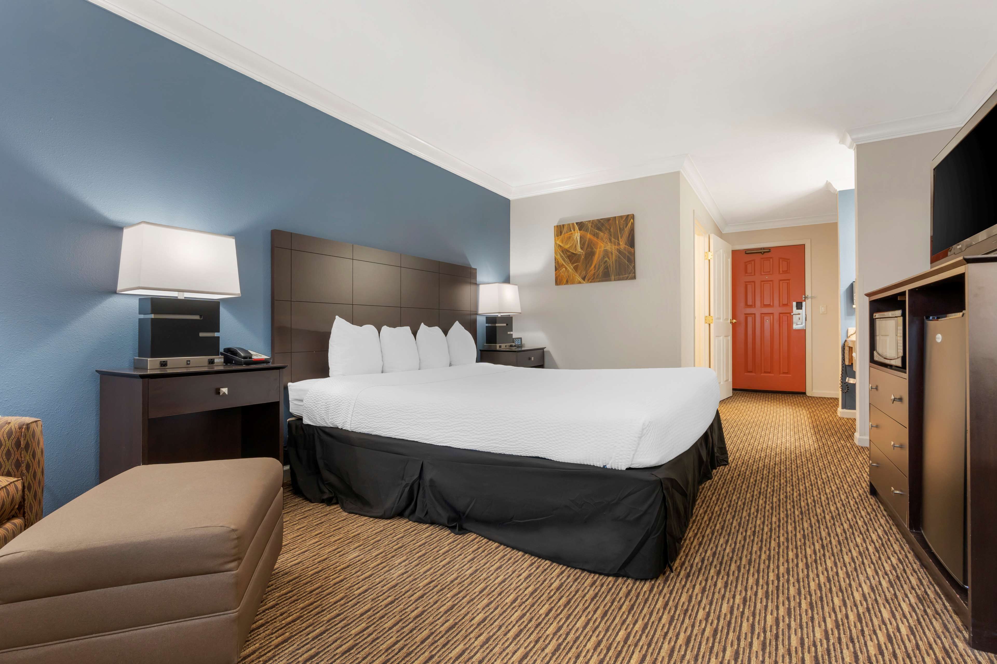 Photo - Best Western Colonial Inn