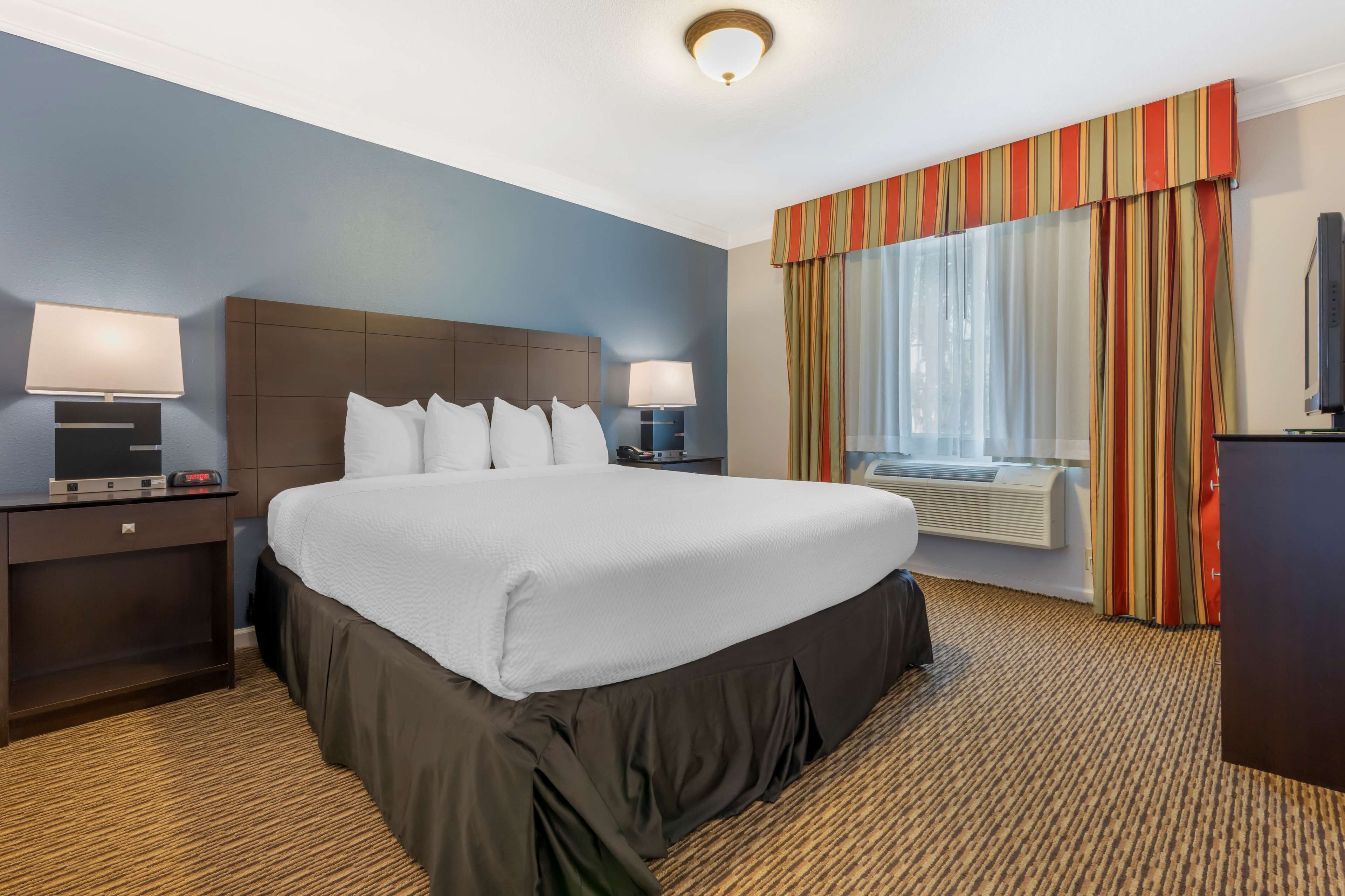 Photo - Best Western Colonial Inn