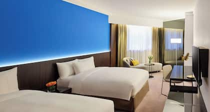 Prince, Marco Polo Hotel