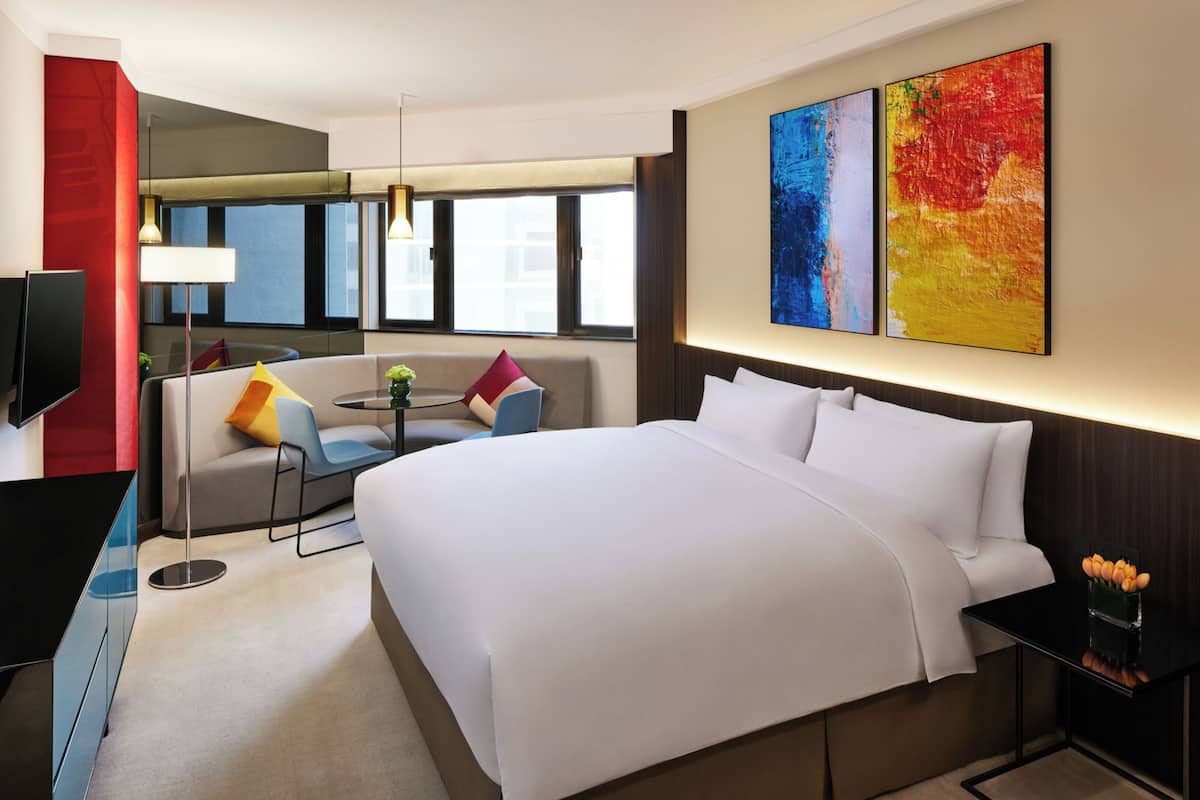 Continental Deluxe Room with The Continental Club Lounge access | In-room safe, desk, blackout curtains, iron/ironing board