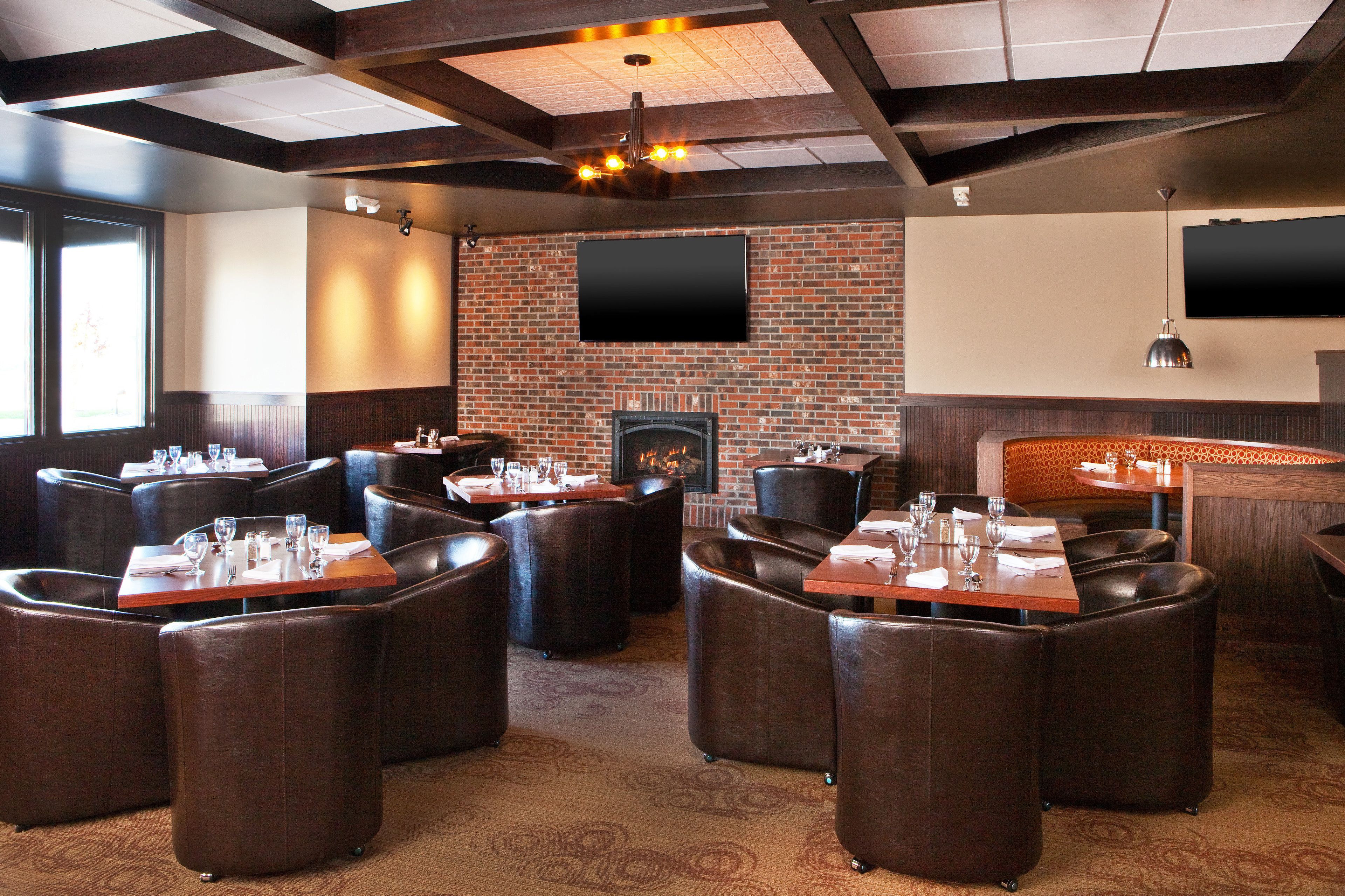 breakfast, lunch, dinner served; american cuisine