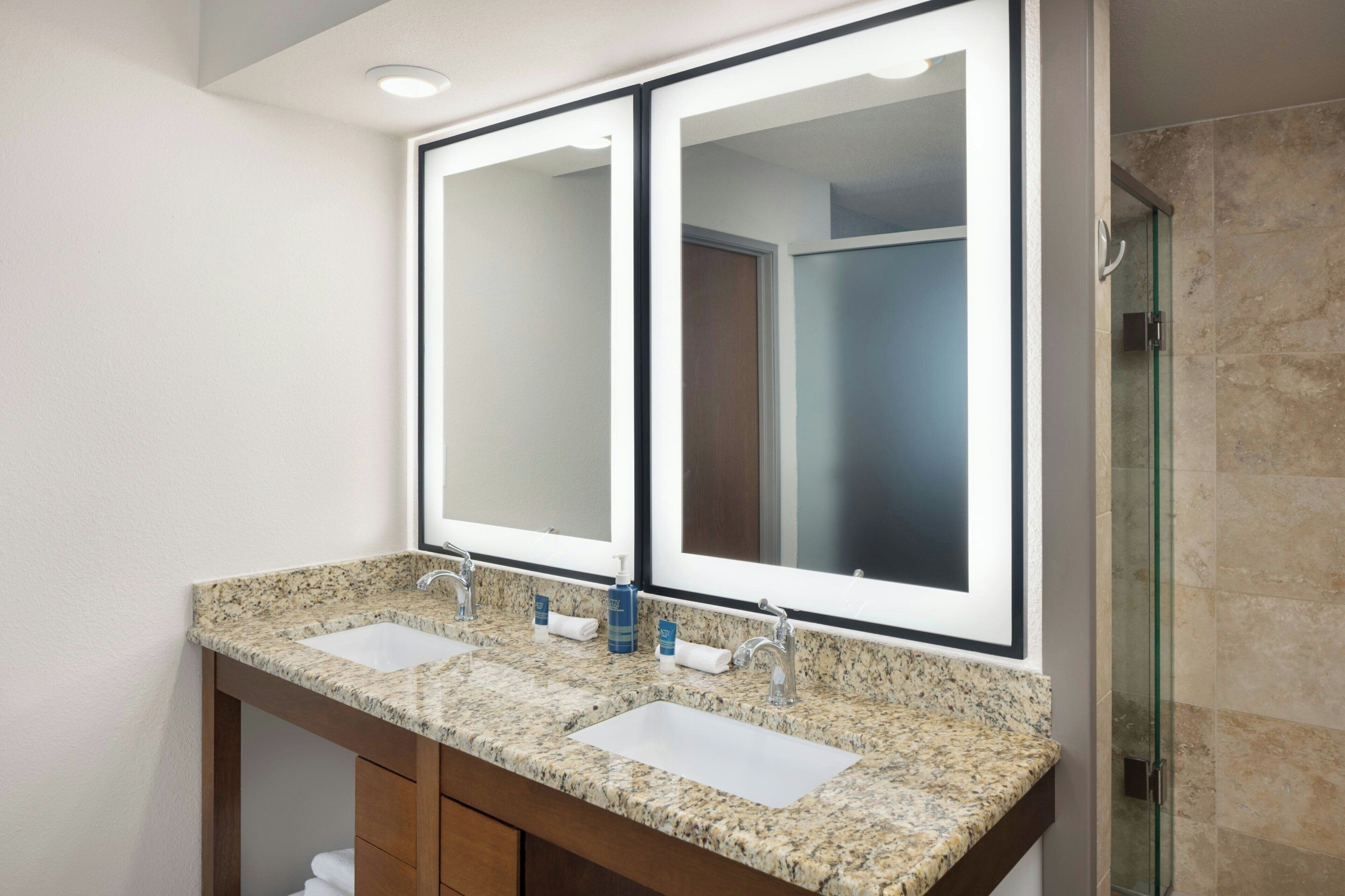 suite, 1 king bed with sofa bed | bathroom | shower, free toiletries, hair dryer, towels