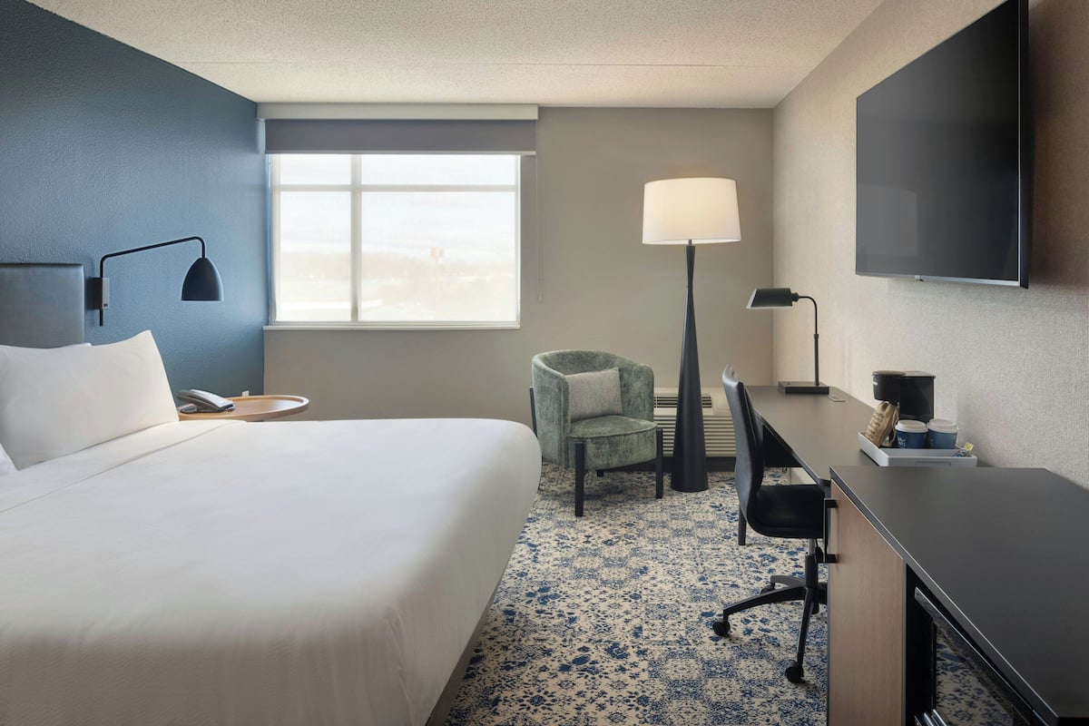 Room, 1 King Bed | Premium bedding, in-room safe, desk, laptop workspace