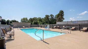 Kolam renang outdoor musiman