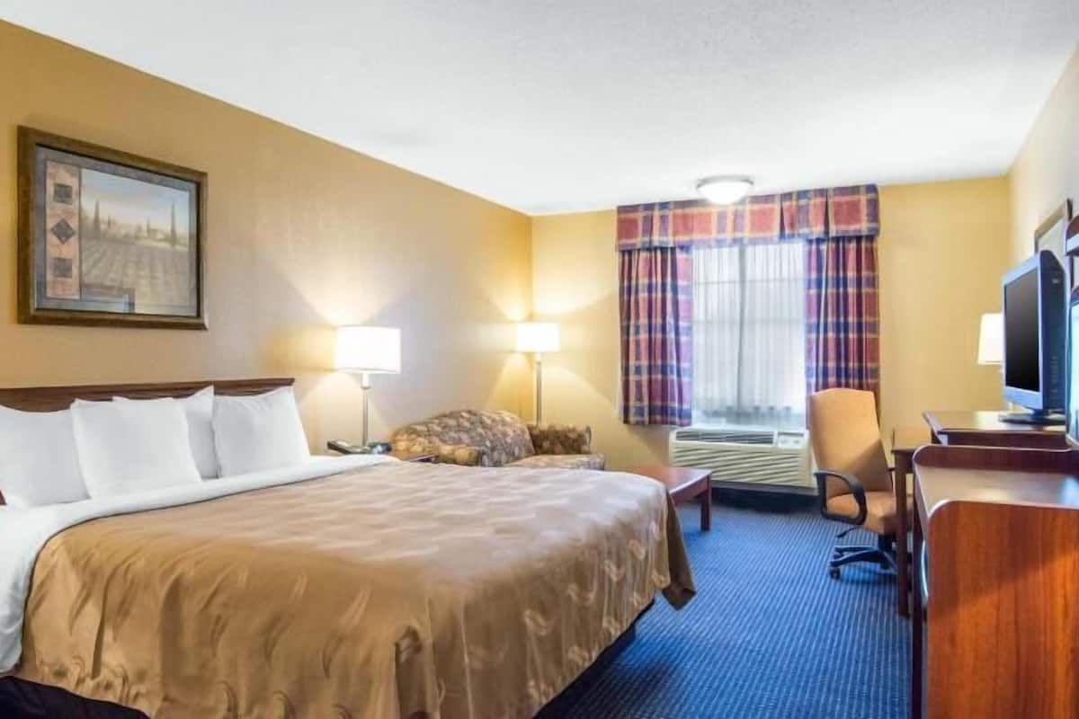 Desk, laptop workspace, iron/ironing board, free cribs/infant beds