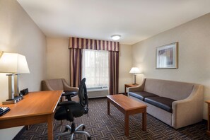 Business Suite, 1 King Bed, Non Smoking, Refrigerator & Microwave | Iron/ironing board, free WiFi, bed sheets