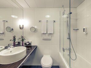 Privilege, Zimmer, 1 King-Bett | 1 Schlafzimmer, Allergikerbettwaren, Zimmersafe, Schreibtisch