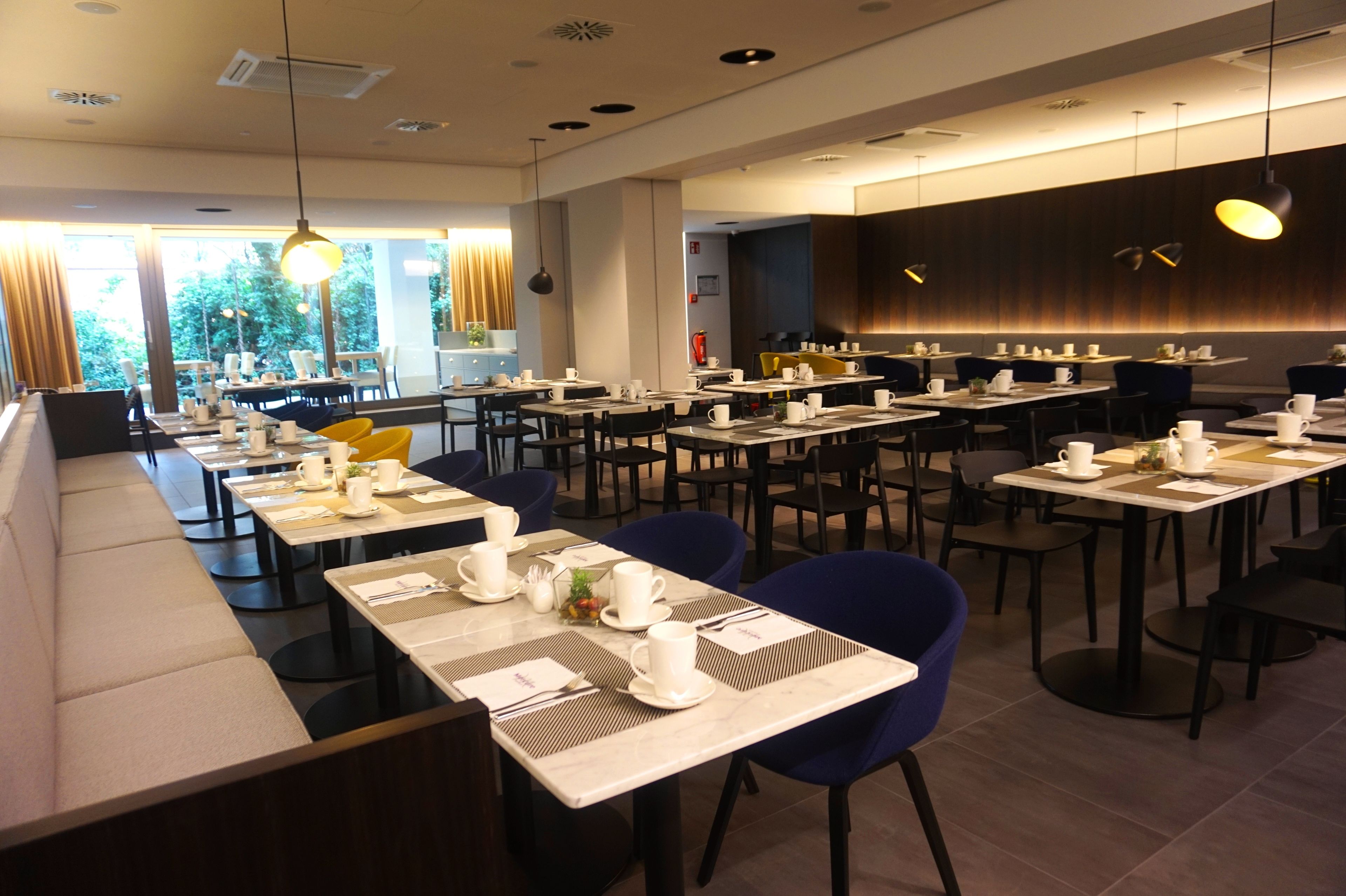 Daily buffet breakfast for a fee