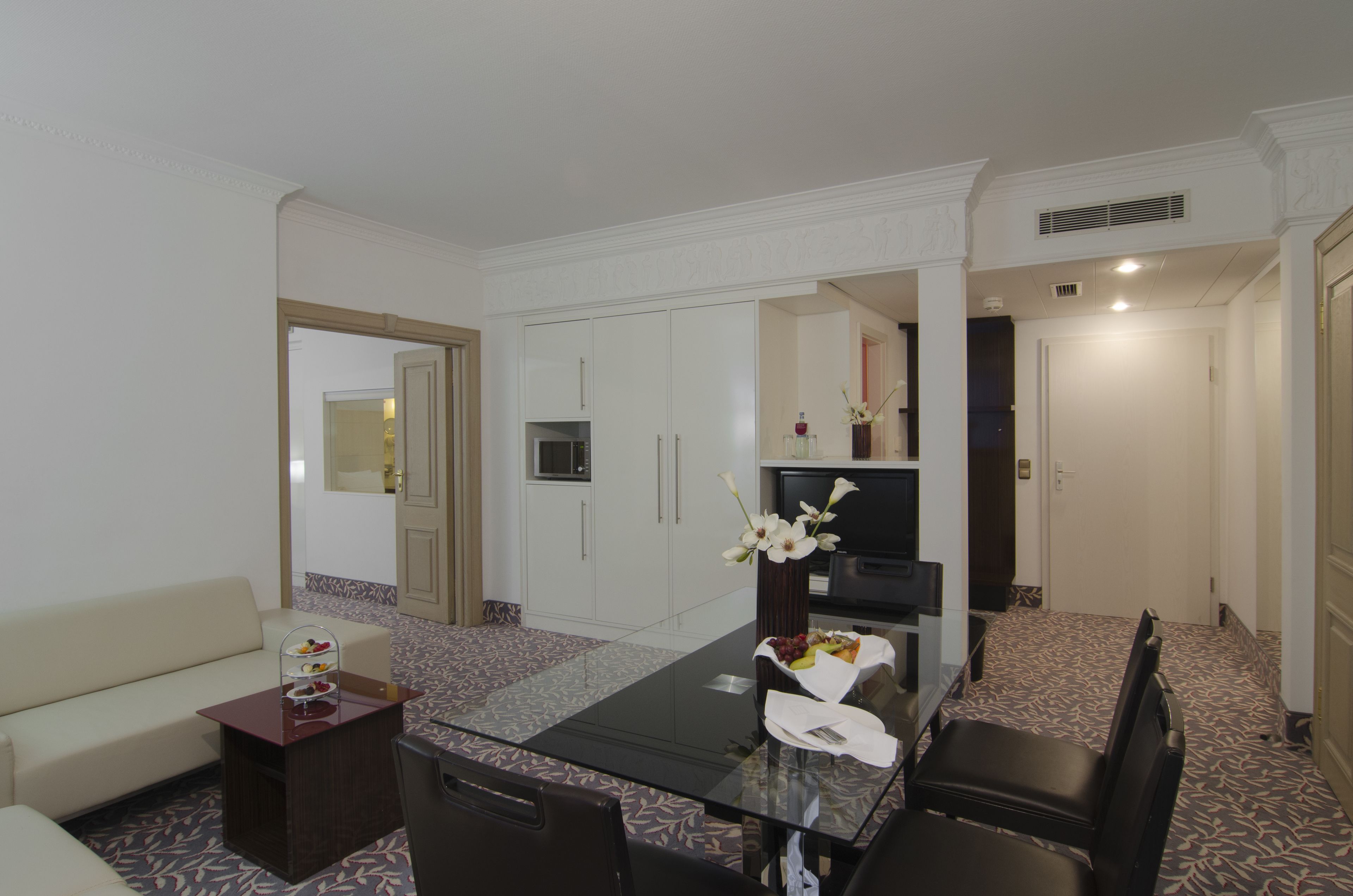 32-inch smart tv with satellite channels, tv, netflix