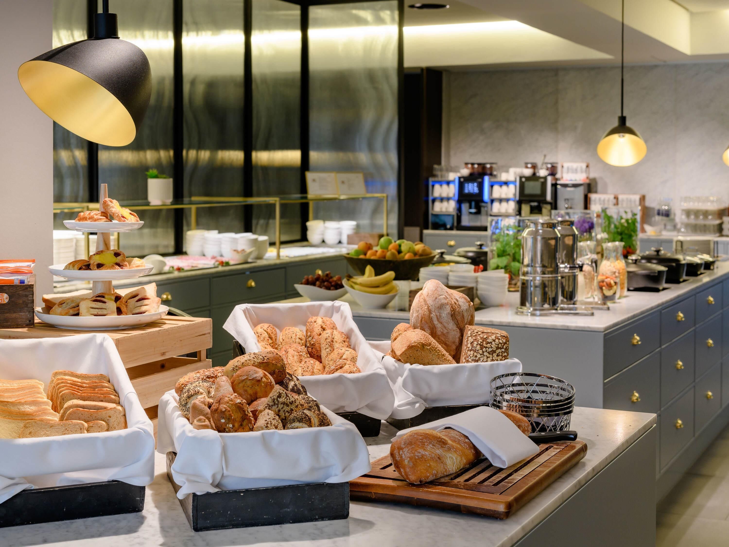 Petit déjeuner buffet servi tous les jours en supplément