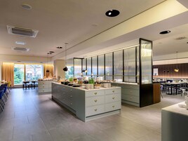Desayuno buffet todos los días (con cargo)