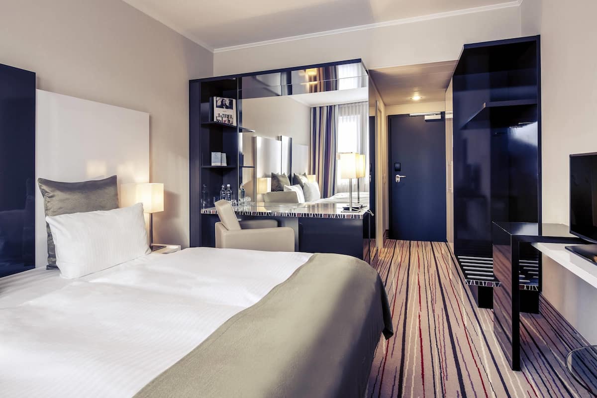 Kamar Standar, 1 Tempat Tidur King | 1 kamar tidur, seprai antialergi, brankas, dan meja kerja