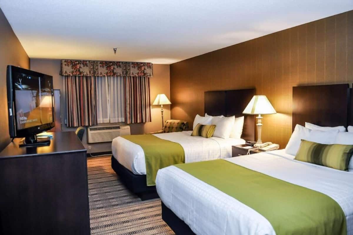In-room safe, desk, blackout drapes, iron/ironing board