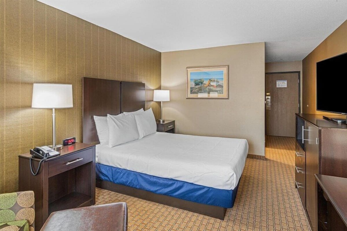 In-room safe, desk, blackout drapes, iron/ironing board