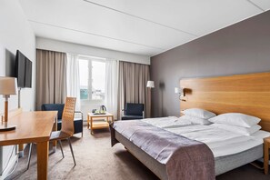 Habitación superior, 1 cama de matrimonio, no fumadores | Escritorio, cortinas opacas, sistema de insonorización