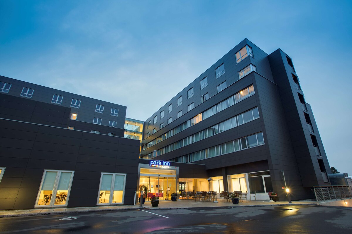 Hotel Park Inn Copenhagen Airport www.expedia.com