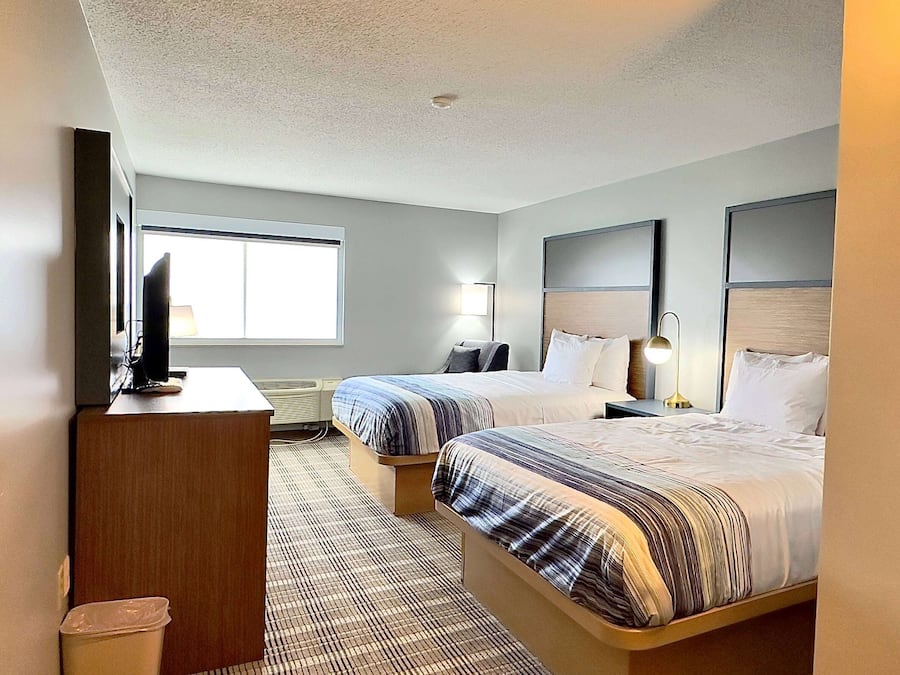 Desk, iron/ironing board, free WiFi, bed sheets