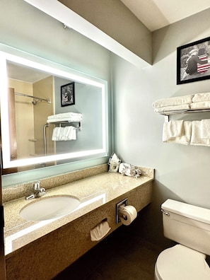 Combined shower/tub, hair dryer, towels - AmericInn by Wyndham Marshfield (Marshfield)