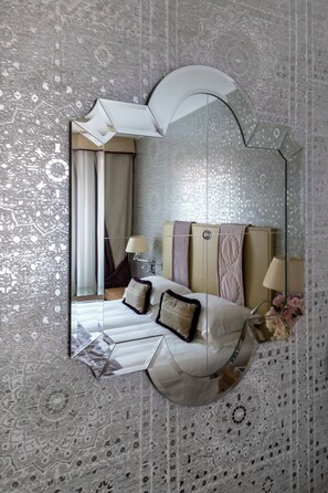 Quarto casal ou duplo superior | Roupas de cama premium, frigobar, cofres nos quartos, escrivaninha