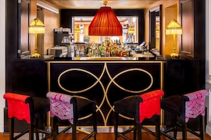 Bar (trong khuôn viên)
