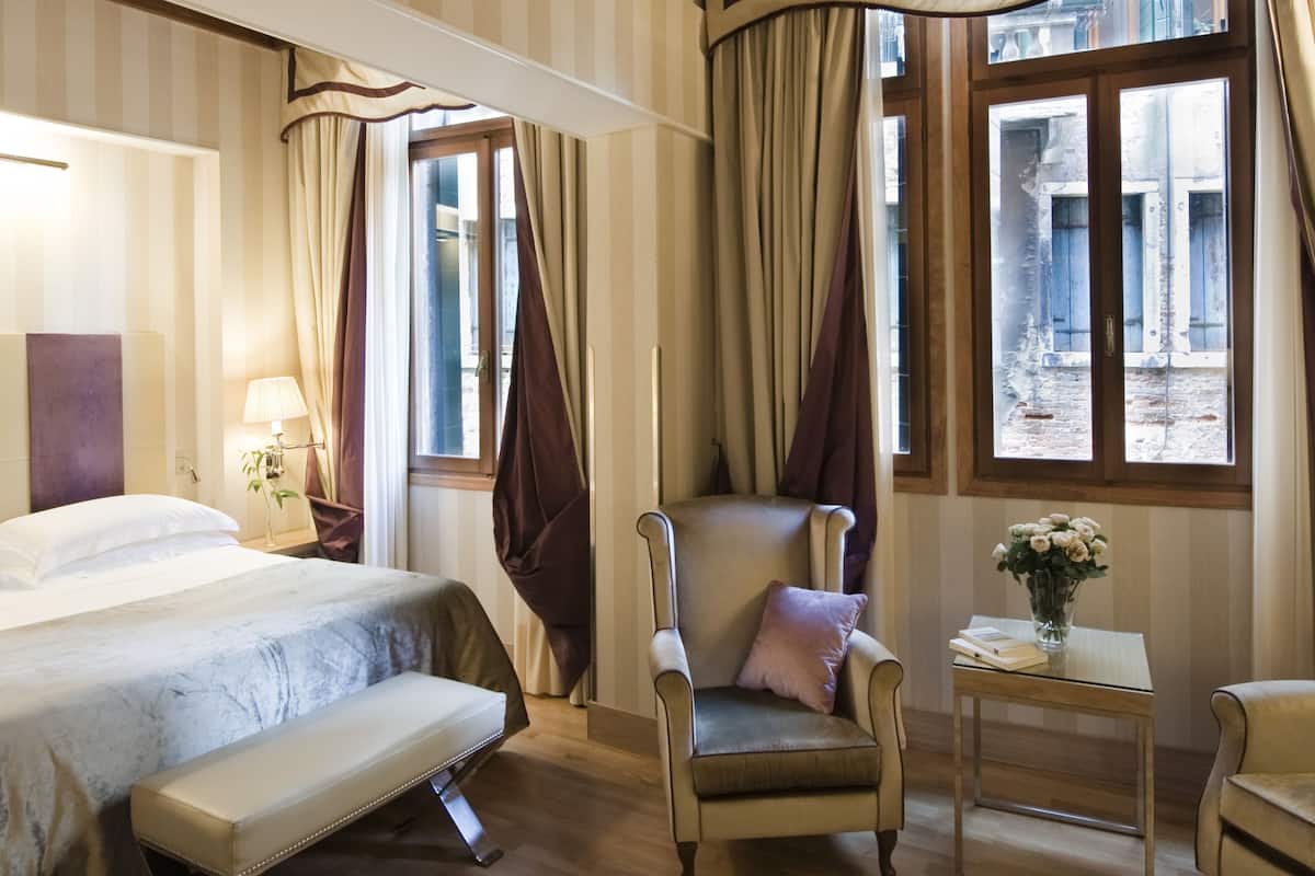 Premium bedding, minibar, in-room safe, desk