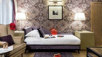 Familienzimmer, Verbindungszimmer | Hochwertige Bettwaren, Minibar, Zimmersafe, Schreibtisch