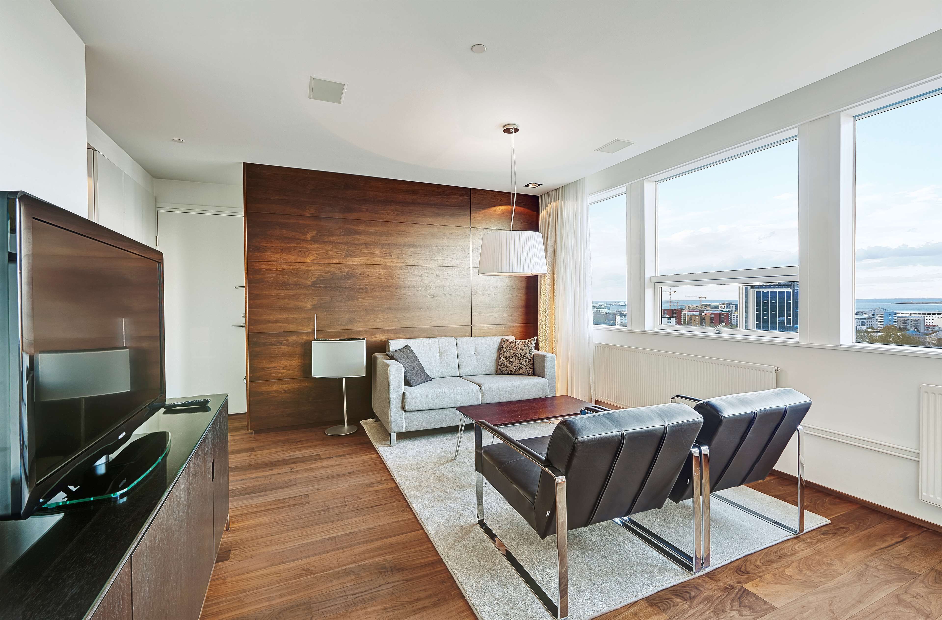 king suite | 1 bedroom, hypo-allergenic bedding, down duvets, in-room safe