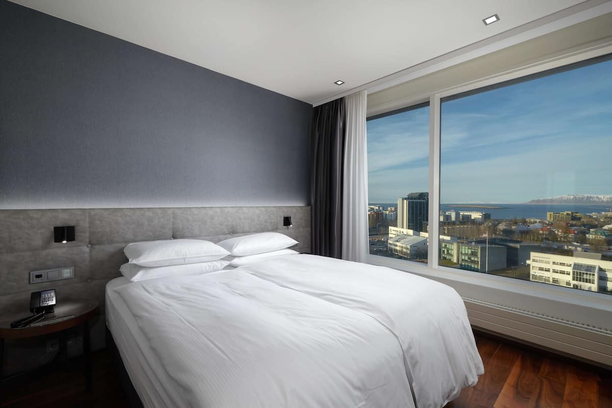 King Executive Room with Mountain View